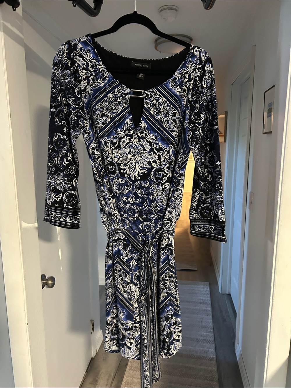 White House Black Market Jersey Tie waist Blue & White Printed Dress